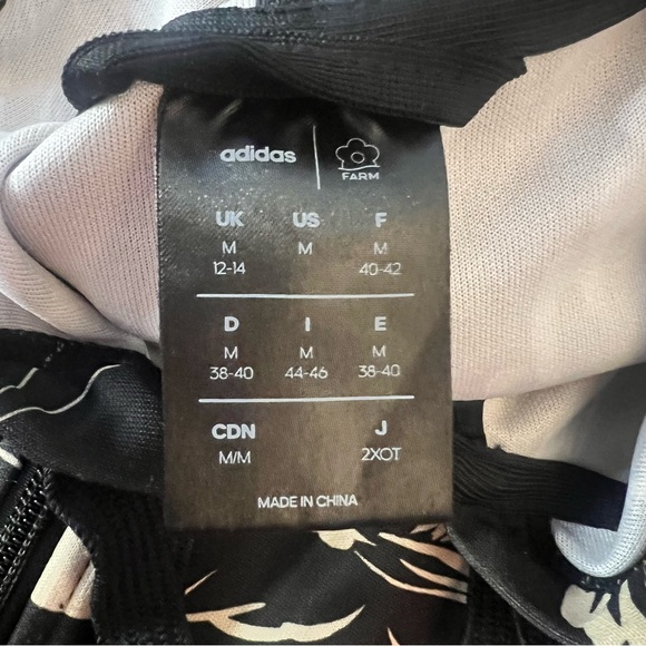 FARM RIO X ADIDAS - Butterfly Jacket Brilliant Basics Set - Bundle - Picture 3 of 8